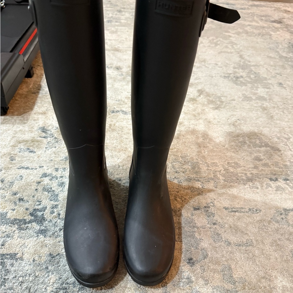 Hunter Women's Sleek Black Rain Boots